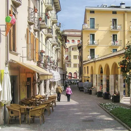 Joy Gardone Riviera